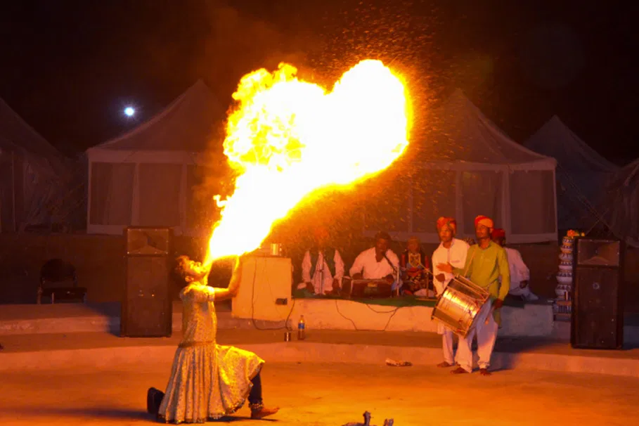 Adventure Night with Cultural Show in Jaisalmer | Book Now | Alikeimage
