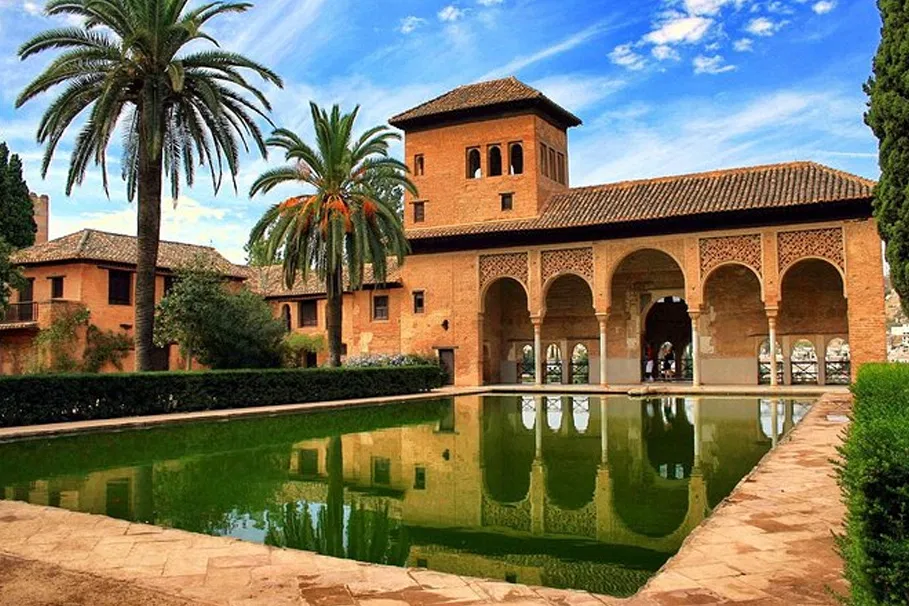 Alhambra guided visit with Arab Baths | Tours & Travel Packages | Alikeimage