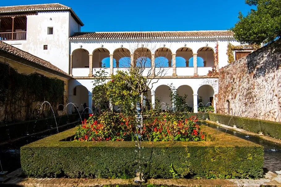 Alhambra guided visit with Arab Baths | Tours & Travel Packages | Alikeimage
