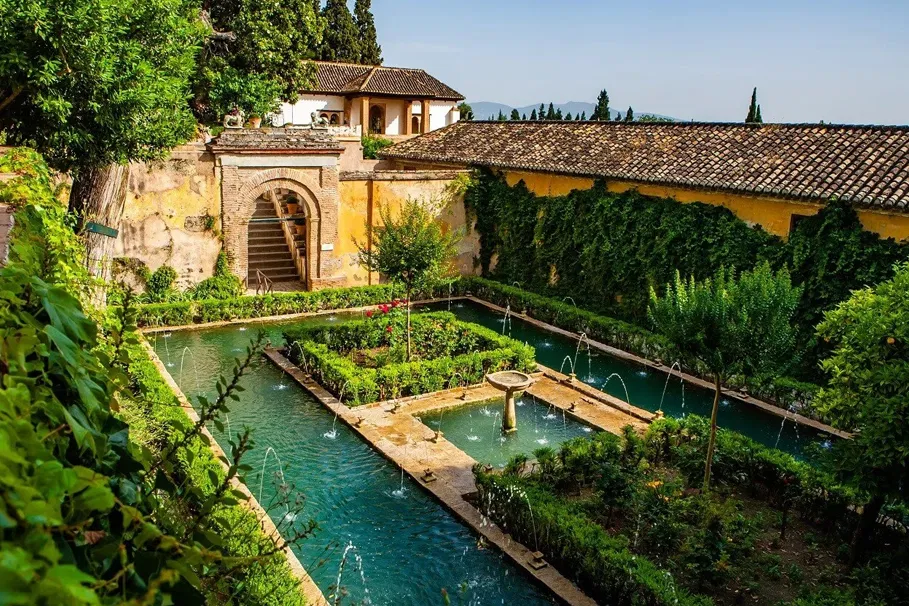 Alhambra guided visit with Arab Baths | Tours & Travel Packages | Alikeimage