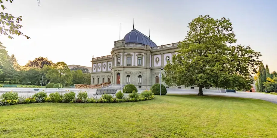 Best intro Tour of Geneva with a Local | Book Now | Alikeimage