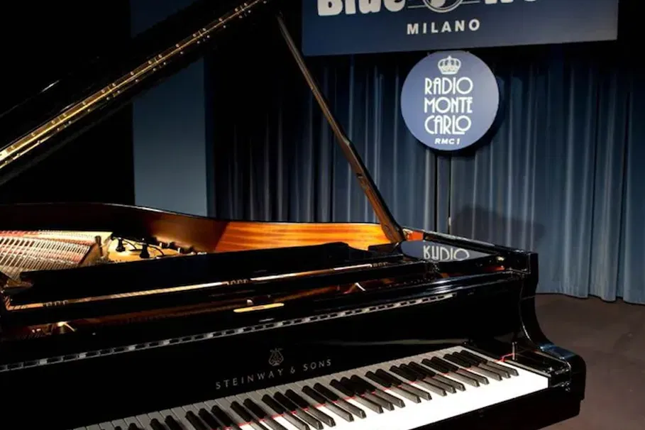 Blue Note Milano tickets with show and dinner or drink | Tours & Travel Packages | Alikeimage