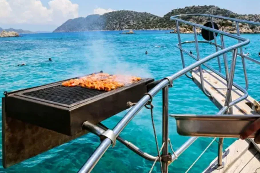 Catamaran cruise with barbecue from Málaga | Tours & Travel Packages | Alikeimage