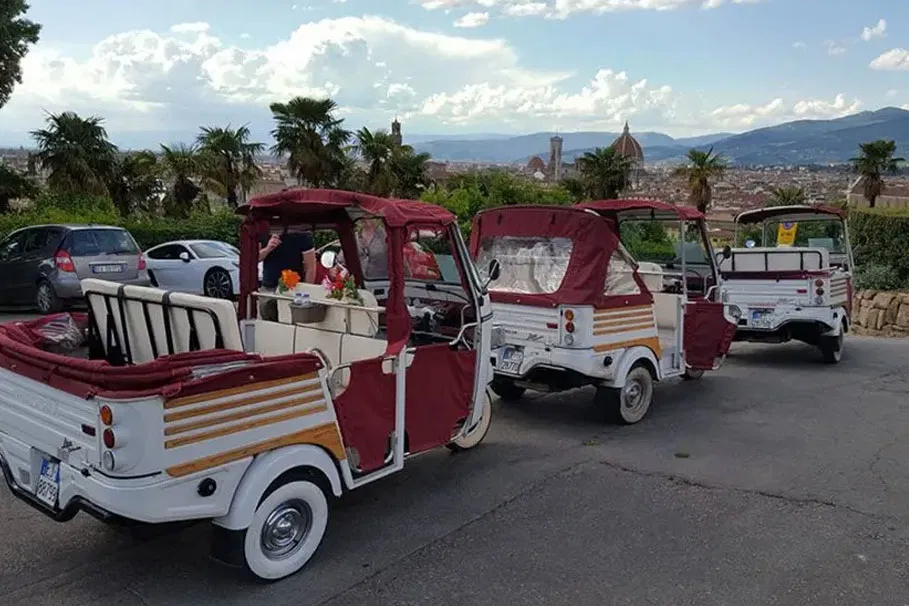 Chianti panoramic tuk-tuk tour with lunch | Tours & Travel Packages | Alikeimage