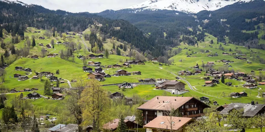 Explore Interlaken in 1 Hour with a Local | Book Now | Alikeimage