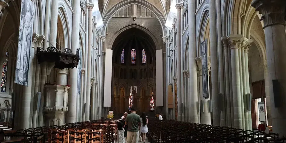 Explore Lausanne In 1 Hour with A Local | Book Now | Alikeimage