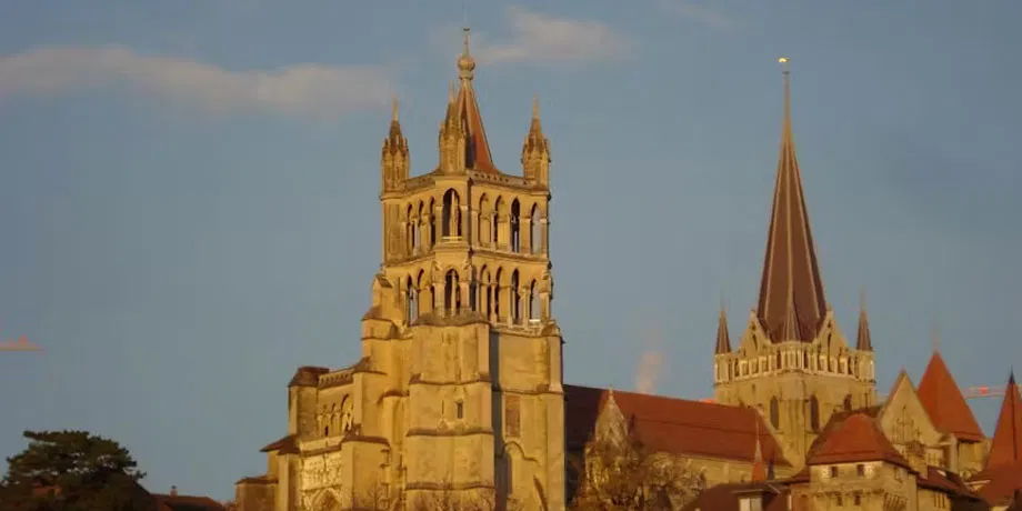 Explore Lausanne In 1 Hour with A Local | Book Now | Alikeimage