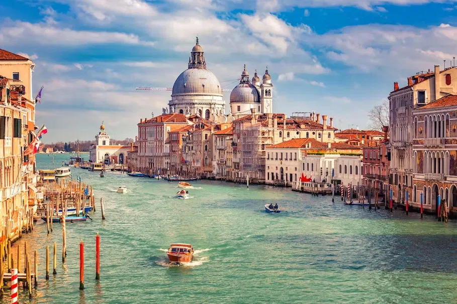 Full-day tour to Venice, Murano, and Burano islands | Tours & Travel Packages | Alikeimage