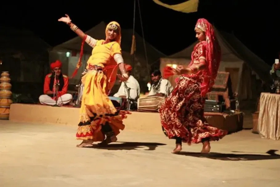 Jaisalmer Camel Safari Tour | Tours & Travel Packages | Alikeimage