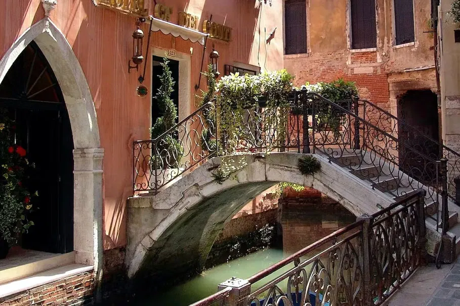 Legends of Venice private walking tour with a local guide | Tours & Travel Packages | Alikeimage