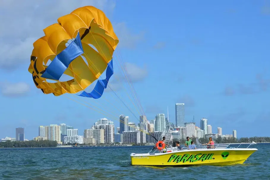 Parasailing Ride In Miami | Book Now | Alikeimage