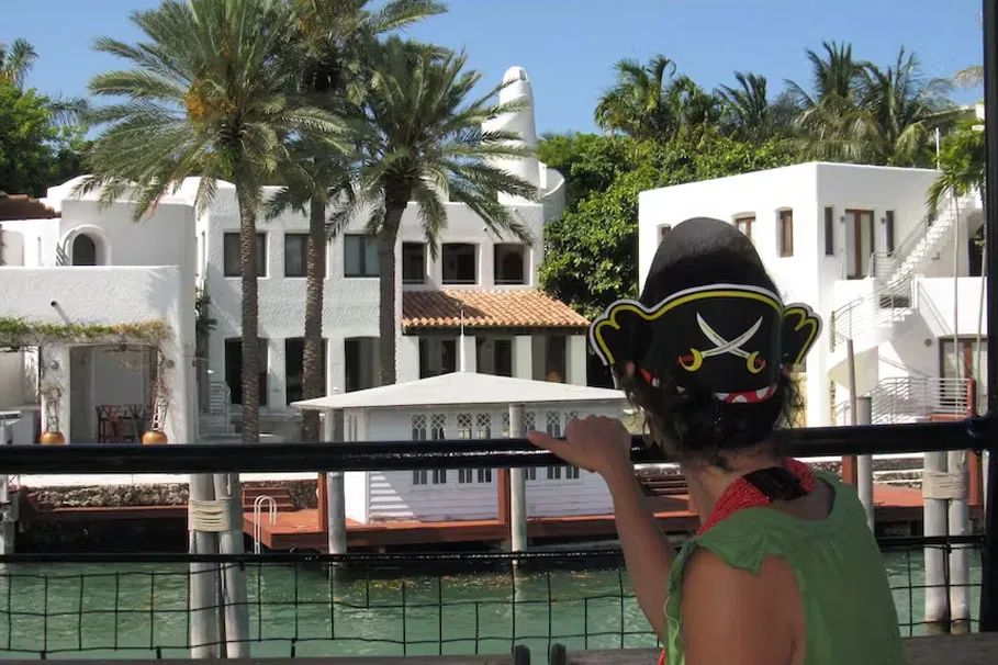 Pirate Adventure On A Sightseeing Boat Tour In Miami | Book Now | Alikeimage