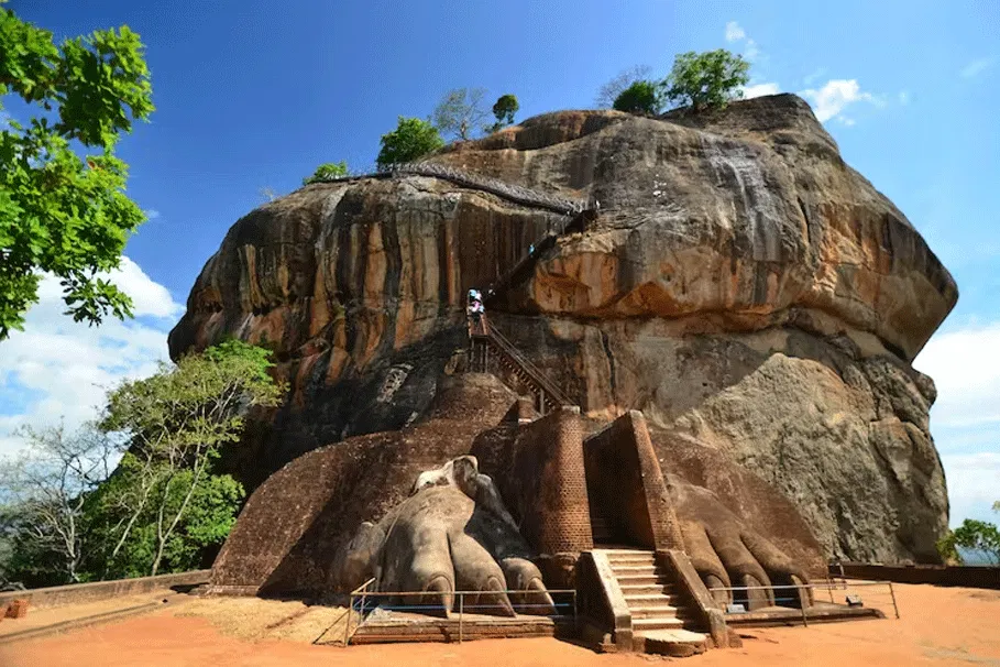 Sigiriya Dambulla 1-day tour from East Coast | Book Now | Alikeimage
