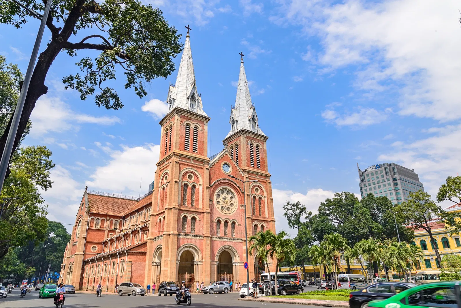 Full Day Ho Chi Minh City Tour with Cu Chi Tunnels SICimage