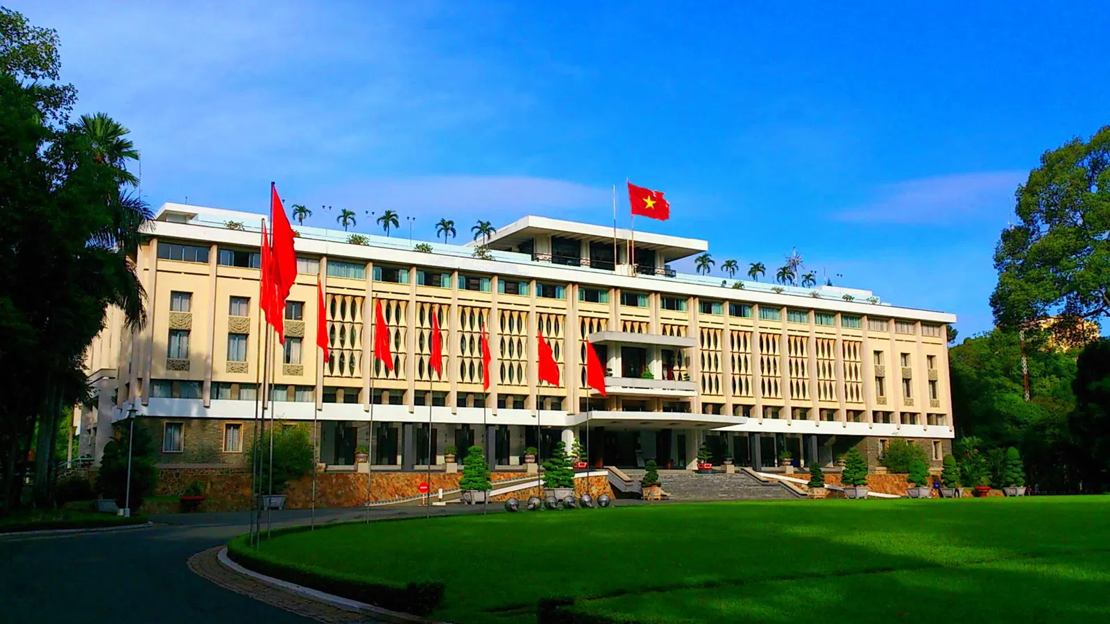 Full Day Ho Chi Minh City Tour with Cu Chi Tunnels SICimage