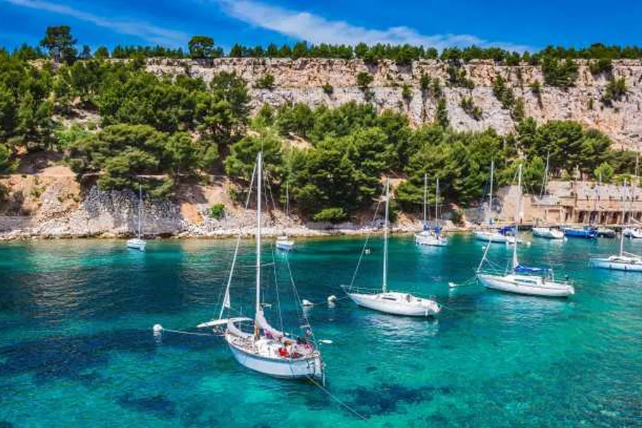 Visit Aix-en-Provence and the calanques of Cassis from Nice | Tours & Travel Packages | Alikeimage