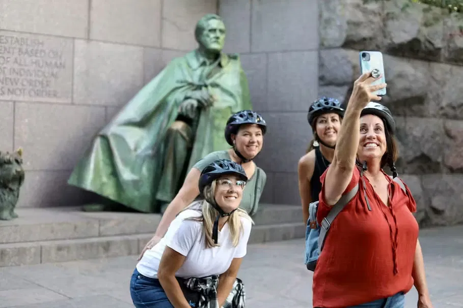 Washington DC monumental eBike tour | Book Now | Alikeimage