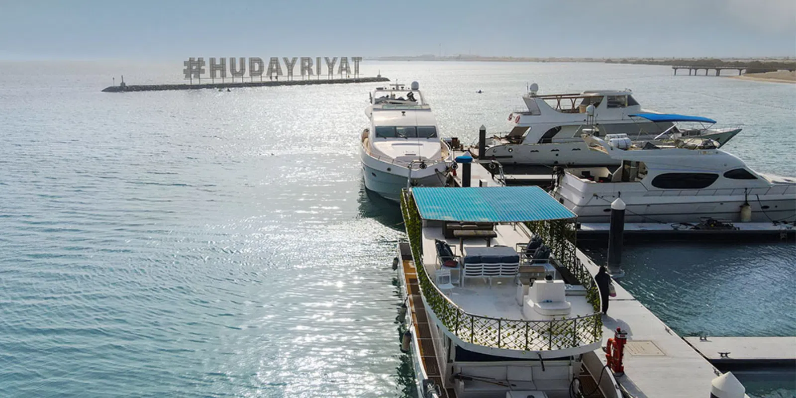 4 Marsana Night Beach   Uae   Alike